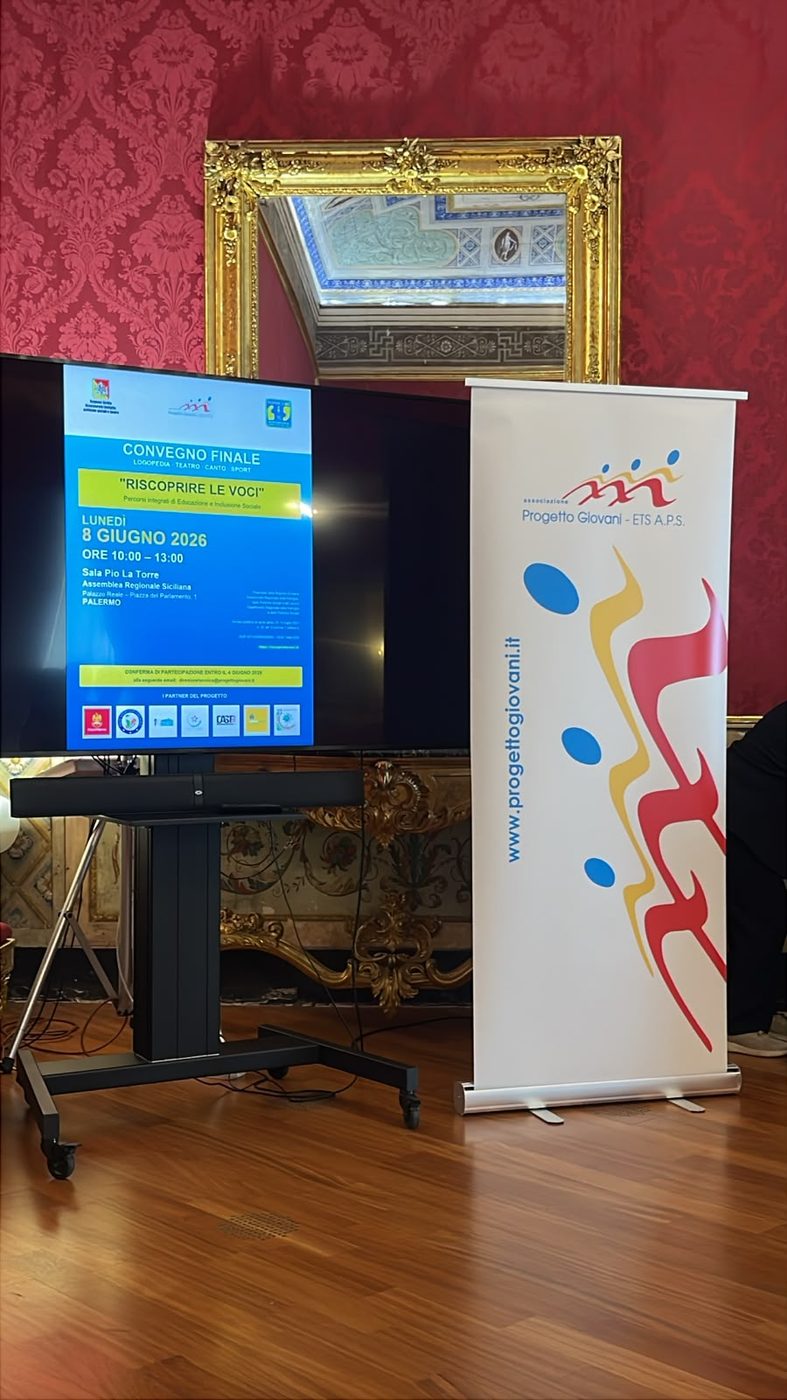 Il totem del convegno nella Sala Pio La Torre
